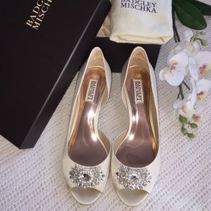 BADGLEY MISCHKA KITTEN MACIE IVORY SATIN 9.5 HEEL
